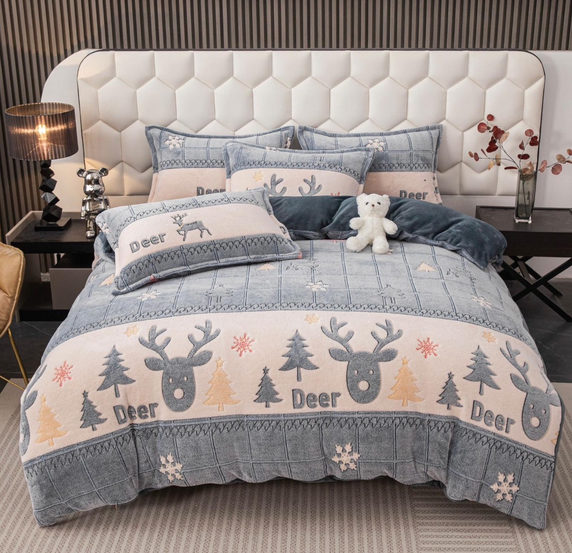 Lenjerie pat dublu, Super Pufoasa COCOLINO,cu ELASTIC, 4 piese, Jojo Home, Alb, Gri, Cerbi