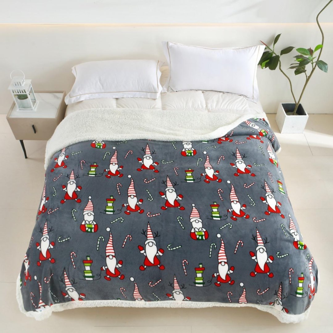 Patura Cocolino cu Model de Craciun, cu Blanita Sherpa, 200x230 cm, Gri, Gnomi