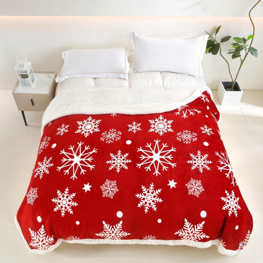 Patura Cocolino cu Model de Craciun, cu Blanita Sherpa, 200x230 cm, Rosu, Fulgi de Nea