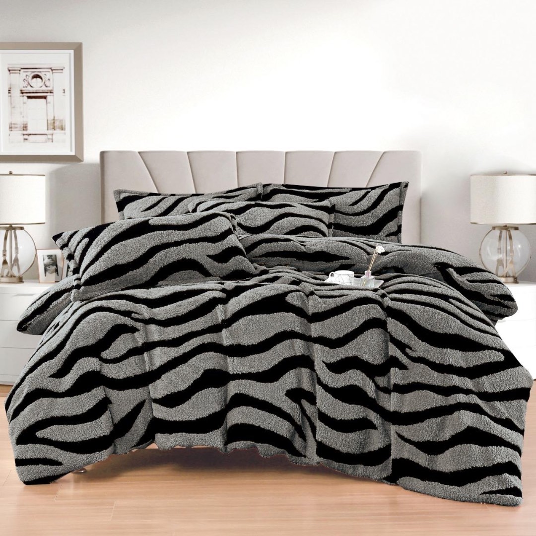 Lenjerie pat dublu, Super Pufoasa COCOLINO Sherpa, cu ELASTIC, 4 piese, Gri inchis, Zebra Print
