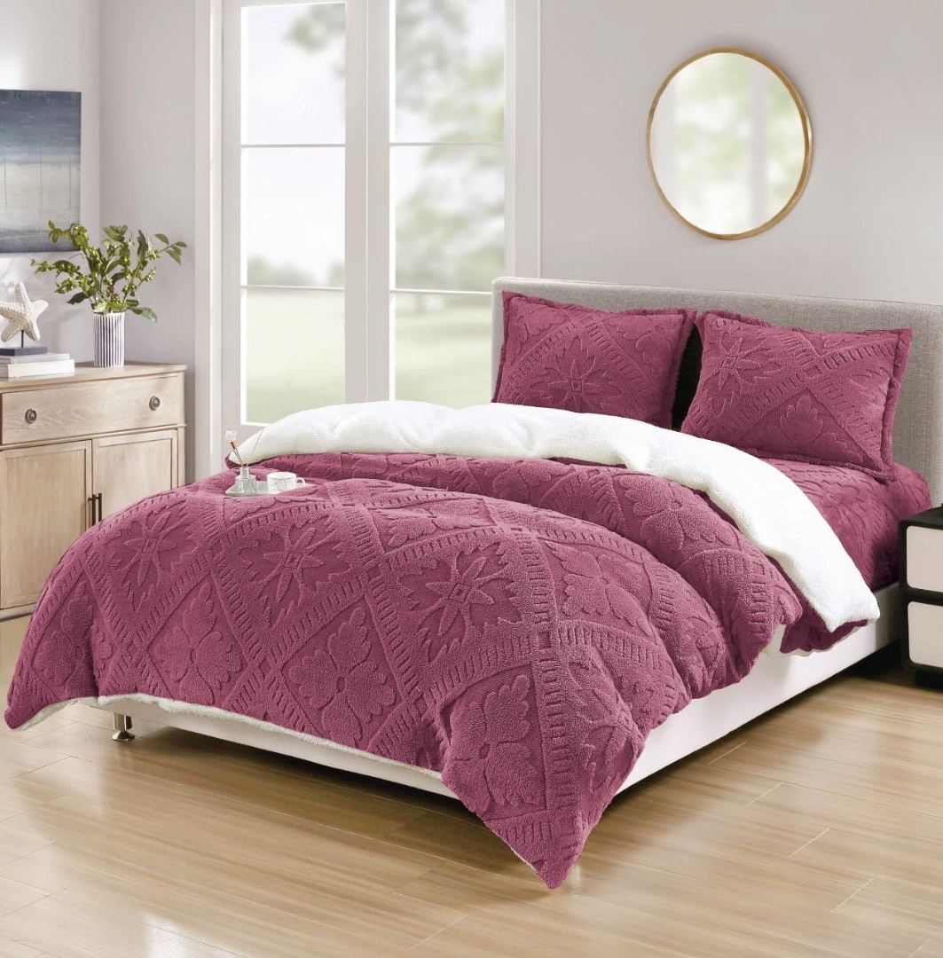 Lenjerie de Pat Dublu, CoCoLiNo Ultra Pufoasa, cu Blanita Sherpa Alba, 4 piese, Cearsaf cu ELASTIC, Model Traditional 3D, Roz inchis