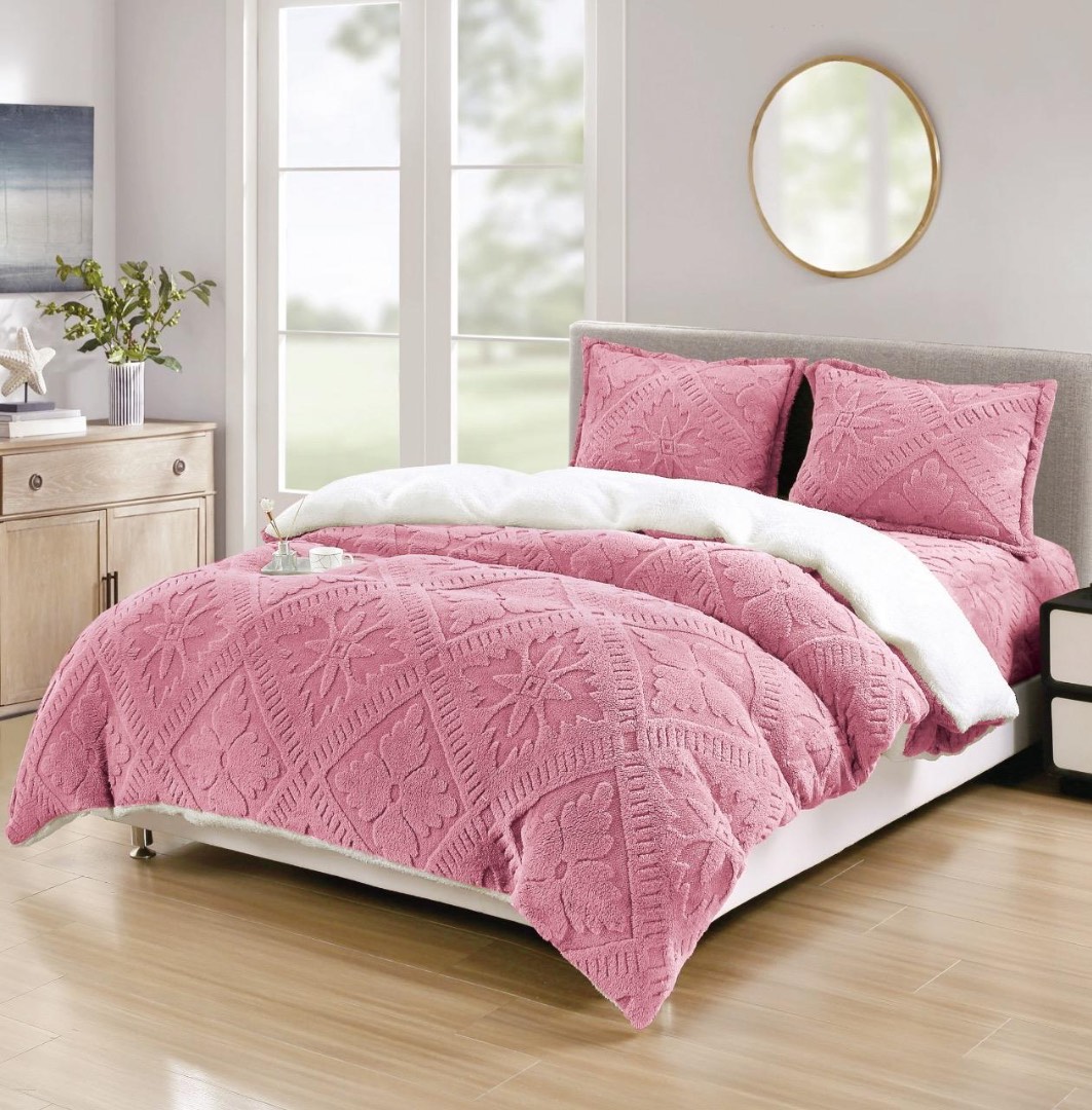 Lenjerie de Pat Dublu, CoCoLiNo Ultra Pufoasa, cu Blanita Sherpa Alba, 4 piese, Cearsaf cu ELASTIC, Model Traditional 3D, Roz