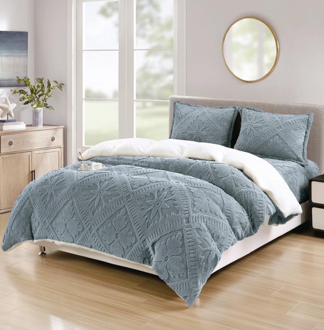 Lenjerie de Pat Dublu, CoCoLiNo Ultra Pufoasa, cu Blanita Sherpa Alba, 4 piese, Cearsaf cu ELASTIC, Model Traditional 3D, Gri albastrui