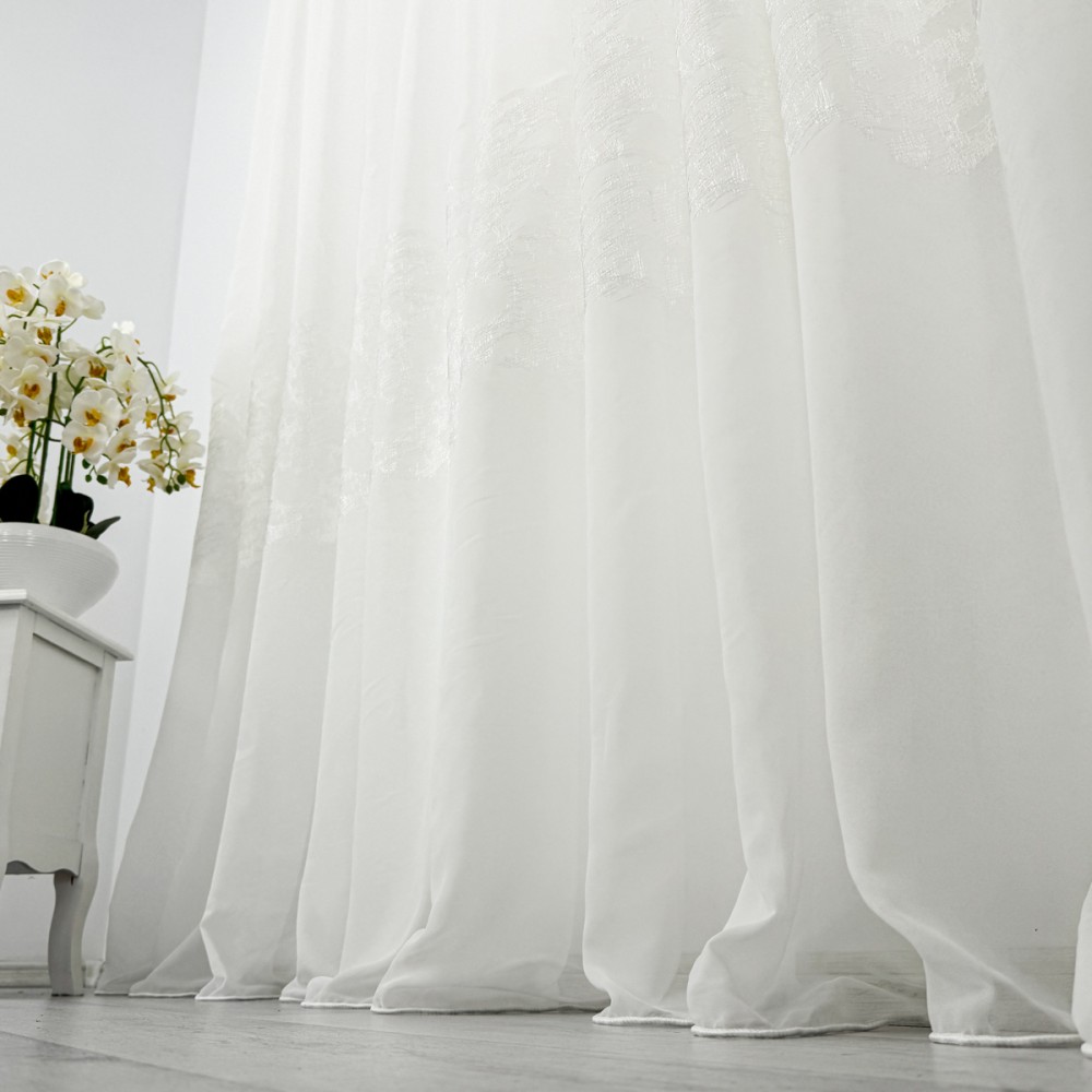 Perdea Evelyn din Voal Brodat, 600cm latime x 242cm inaltime, cu rejansa pentru SINA, model cu frunze, Ivoire