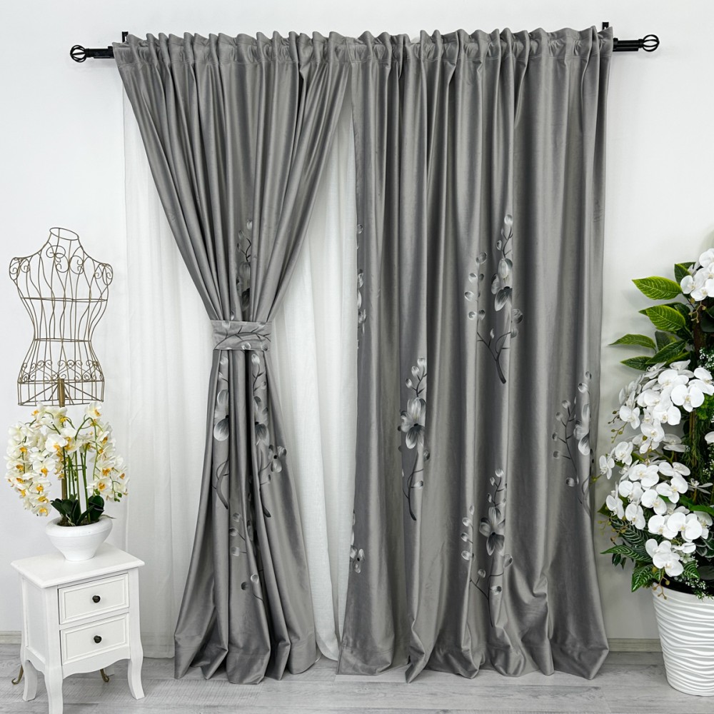 Set 2 bucati Draperie Catifea Pictata Manual, Gri deschis, flori, 200cm latime x 232cm inaltime, cu rejansa pentru bara