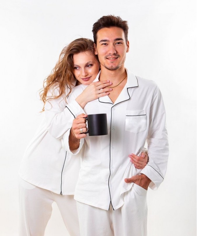 Set pijamale pentru cuplu din Satin Alb cu vipusca neagra