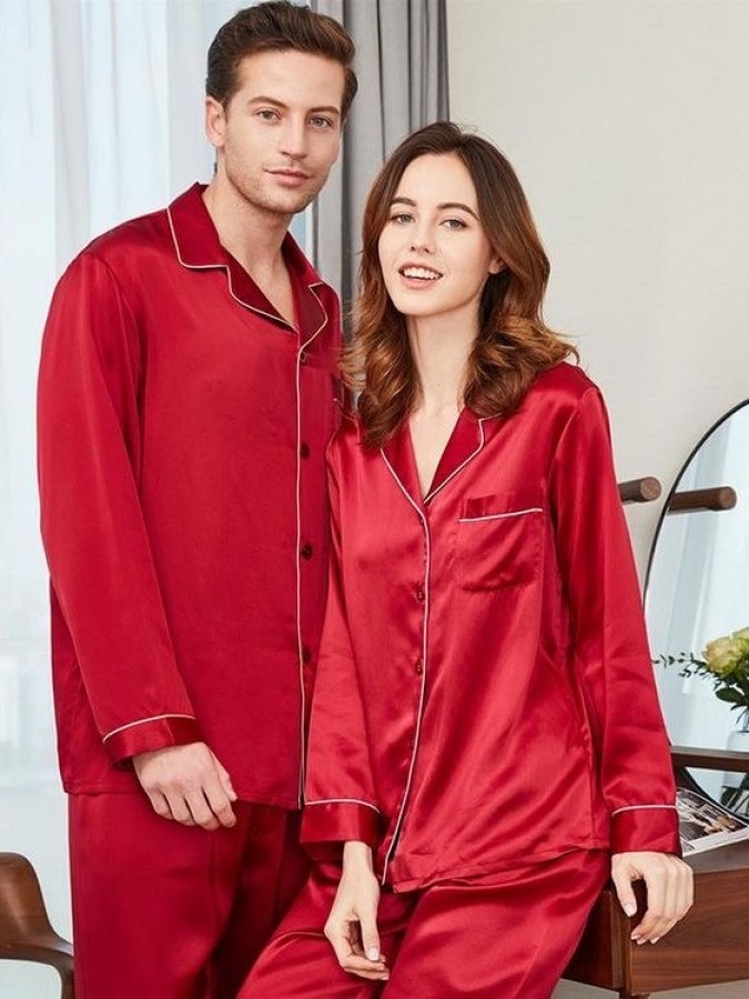 Set pijamale pentru cuplu din Satin Rosu cu vipusca alba