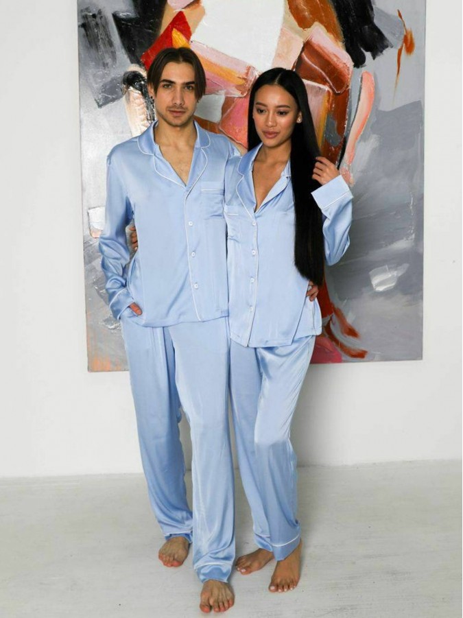 Set pijamale pentru cuplu din Satin Bleu cu vipusca alba
