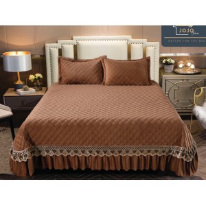 Cuvertura pat dublu, 3 piese, Catifea Matlasata cu Broderie Aurie, 250x270cm, Jojo Home, Maro