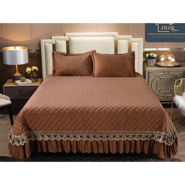 Cuvertura pat dublu, 3 piese, Catifea Matlasata cu Broderie Aurie, 250x270cm, Jojo Home, Maro [1]