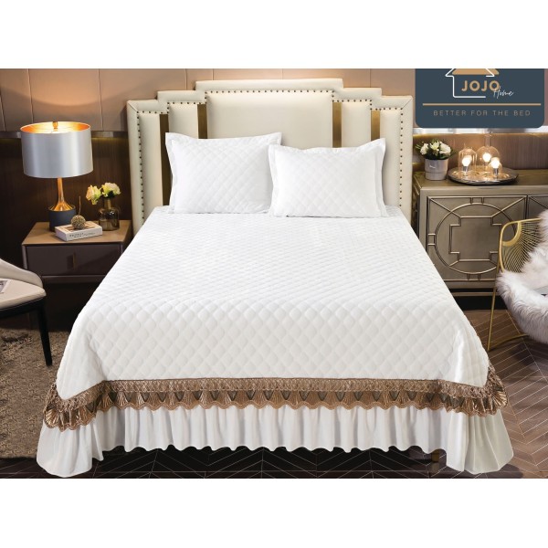 Cuvertura pat dublu, 3 piese, Catifea Matlasata cu Broderie Aurie, 250x270cm, Jojo Home, Alb [1]