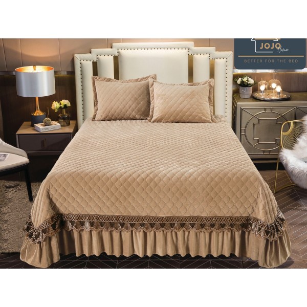Cuvertura pat dublu, 3 piese, Catifea Matlasata cu Broderie Aurie, 250x270cm, Jojo Home, Bej [1]
