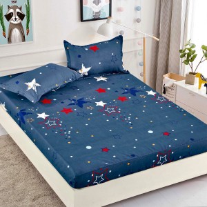 Cearsaf cu elastic, Bumbac FINET, 90x200cm, 2 fete de perne 50x70cm, Jojo Home, Bleumarin-Multicolor, stelute Cearsaf cu elastic, Bumbac FINET, 90x200cm, 2 fete de perne 50x70cm, Jojo Home, Bleumarin-Multicolor, stelute