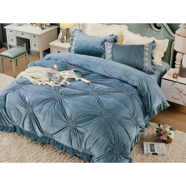 Lenjerie pat dublu, Catifea Deluxe, cu pliuri brodate, 4 piese, Jojo Home, Bleu [1]