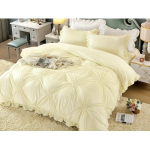 Lenjerie pat dublu, Catifea Deluxe, cu pliuri brodate, 4 piese, Jojo Home, Ivoire Lenjerie pat dublu, Catifea Deluxe, cu pliuri brodate, 4 piese, Jojo Home, Ivoire