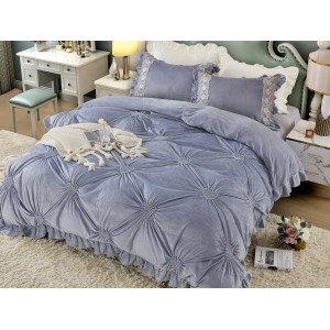 Lenjerie pat dublu, Catifea Deluxe, cu pliuri brodate, 4 piese, Jojo Home, Gri Lenjerie pat dublu, Catifea Deluxe, cu pliuri brodate, 4 piese, Jojo Home, Gri