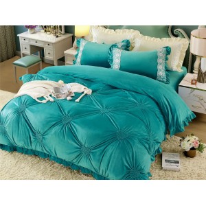 Lenjerie pat dublu, Catifea Deluxe, cu pliuri brodate, 4 piese, Jojo Home, Turquoise Lenjerie pat dublu, Catifea Deluxe, cu pliuri brodate, 4 piese, Jojo Home, Turquoise