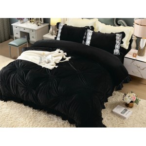 Lenjerie pat dublu, Catifea Deluxe, cu pliuri brodate, 4 piese, Jojo Home, Negru Lenjerie pat dublu, Catifea Deluxe, cu pliuri brodate, 4 piese, Jojo Home, Negru