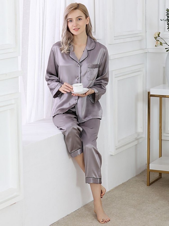 Pijama Luxury Anemona din Satin Gri Inchis cu vipusca neagra