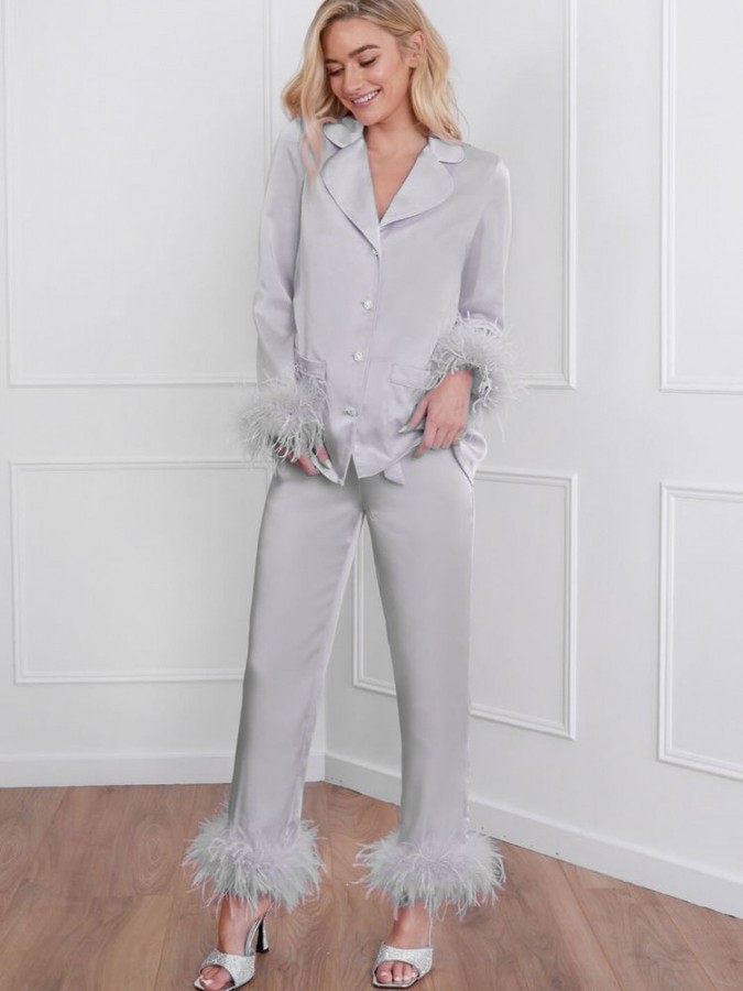 Pijama Luxury Diana din Satin cu pene din Gri
