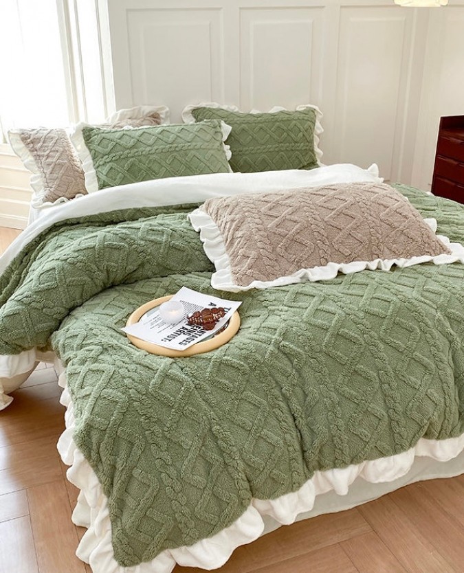 Lenjerie pentru pat dublu pufoasa CoCoLiNo cu VoLaNaSe, tip tricotaj, 4 piese, Verde