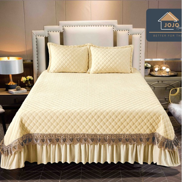 Cuvertura pat dublu, 3 piese, Catifea Matlasata cu Broderie Aurie, 250x270cm, Jojo Home, Crem [1]