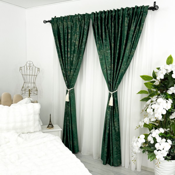 Draperie Catifea cu insertii metalizate, Verde Smarald, 1.4m latime x 2.4m inaltime, cu rejansa pentru bara [1]