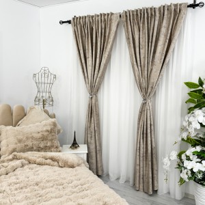 Set 2 Draperii Catifea cu insertii metalizate, Bej deschis - V1, 140cm latime x 260cm inaltime, cu tiv lat pt bara Set 2 Draperii Catifea cu insertii metalizate, Bej deschis - V1, 140cm latime x 260cm inaltime, cu tiv lat pt bara