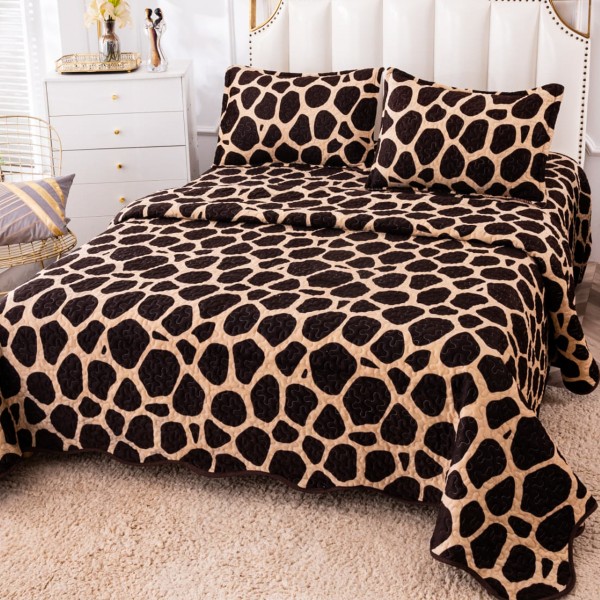 Cuvertura pat dublu, matlasata, din Catifea, 3 piese, 230x250cm, Maro, animal print [1]