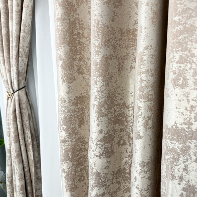 Set 2 bucati de Draperie din Jacquard model Nisip, Bej deschis, 200cm latime x 232cm inaltime, cu rejansa pentru bara