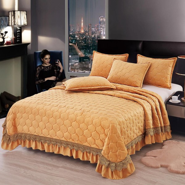 Cuvertura pat dublu, 3 piese, Catifea Matlasata cu broderie, 220x240cm + 2 fete de perne 50x70cm, camel [1]