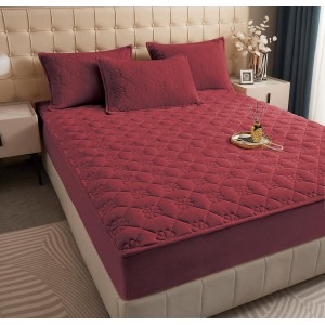 Husã matlasatã tip topper din catifea, 180x200cm + 2 fete de perna 50x70cm, grena Husã matlasatã tip topper din catifea, 180x200cm + 2 fete de perna 50x70cm, grena