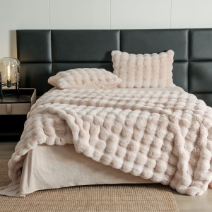 Lenjerie Luxury Pat Dublu, Jojo Home, ExtraPufoasa, din Blanita Artificiala tip Iepure, 6 piese, Bej deschis