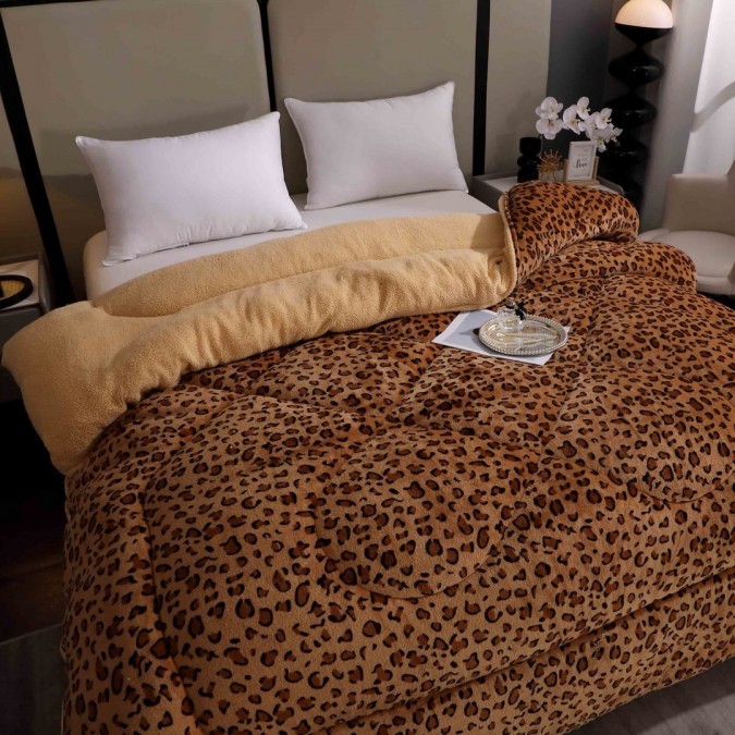  Pilota Cocolino cu Blăniță Bej Ultra Pufoasă, Matlasată, 200x230 cm – Căldură Instantă și Confort de Lux pentru Nopți Reci, Maroniu, animal print