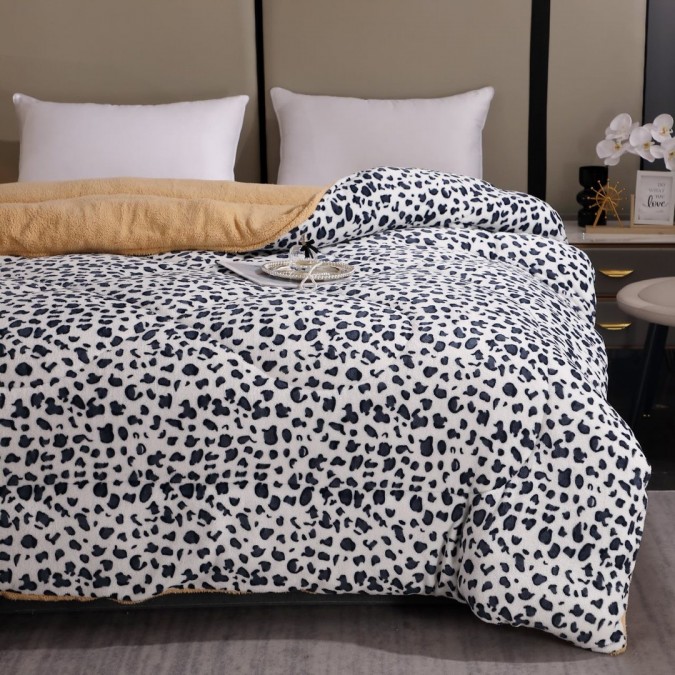  Pilota Cocolino cu Blăniță Bej Ultra Pufoasă, Matlasată, 200x230 cm – Căldură Instantă și Confort de Lux pentru Nopți Reci, Alb, animal print