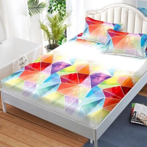 Cearsaf cu elastic, FINET, 180x200cm, 2 fete de perne 50x70cm, Rosu, forme geometrice Cearsaf cu elastic, FINET, 180x200cm, 2 fete de perne 50x70cm, Rosu, forme geometrice