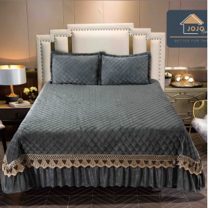 Cuvertura pat dublu, 3 piese, Catifea Matlasata cu Broderie Aurie, 250x270cm, Jojo Home, Gri inchis Cuvertura pat dublu, 3 piese, Catifea Matlasata cu Broderie Aurie, 250x270cm, Jojo Home, Gri inchis