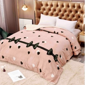 Patura CoCoLiNo cu blanita, 200x230cm, Jojo Home, Roz pudra, inimioare, fundite Patura CoCoLiNo cu blanita, 200x230cm, Jojo Home, Roz pudra, inimioare, fundite