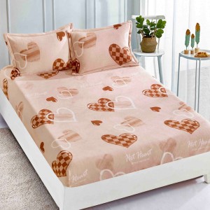 Cearsaf CoCoLiNo, JoJo Home, cu Elastic, 180x200x25cm, 2 fete de perne, 50x70cm, Maro, inimioare Cearsaf CoCoLiNo, JoJo Home, cu Elastic, 180x200x25cm, 2 fete de perne, 50x70cm, Maro, inimioare