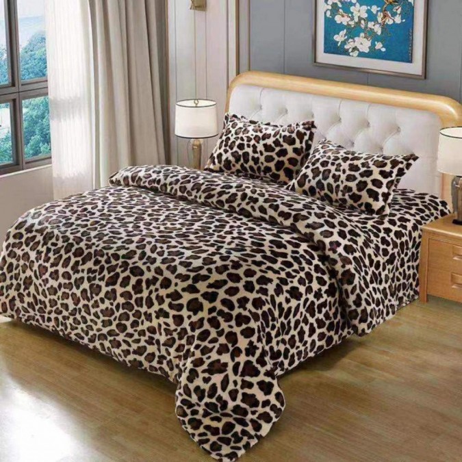 Lenjerie pentru Pat Dublu, Cocolino Premium, 4 Piese – Plușată, Groasă, și Călduroasă, Ideală pentru Iarnă –  Confort Maxim, Antișifonare, Maro, animal print