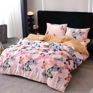 Pilota Cocolino cu blanita 200x230cm si 2 fete de perna 50x70cm, Roz, fluturi Pilota Cocolino cu blanita 200x230cm si 2 fete de perna 50x70cm, Roz, fluturi