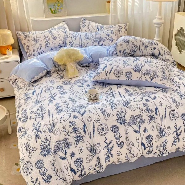 Lenjerie pat 140x200cm,  Soft Touch CREPONAT DELUXE, 4 piese, cu ELASTIC, Albastru, flori [1]