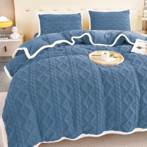 Lenjerie de pat Pufoasa Cocolino, model tricotaj in relief, Bleumarin Lenjerie de pat Pufoasa Cocolino, model tricotaj in relief, Bleumarin