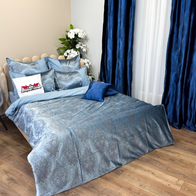 Set Luxury:  Lenjerie de Pat dublu, din Catifea Royală Velvetto, 6 piese si Draperie cu inele încastrate, 2buc x 150x245cm, cu Șnur Magnetic și Față de Pernă Decorativă, Bleu, Albastru