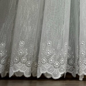 Perdea Alina tip IN Brodat, Alb, 140cm latime x 260cm inaltime, cu rejansa pt bara Perdea Alina tip IN Brodat, Alb, 140cm latime x 260cm inaltime, cu rejansa pt bara