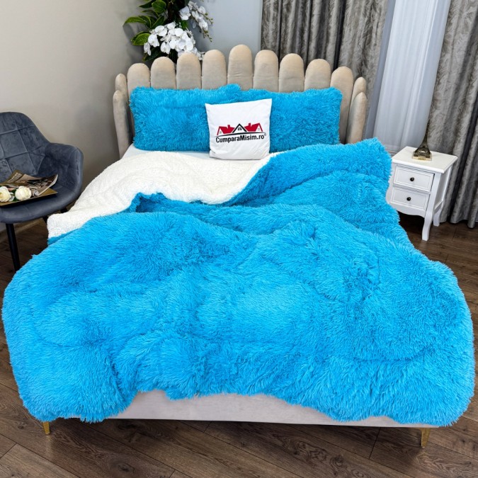 Pilota CoCoLiNo Fluffy cu Blanita tip Sherpa Alba 200x230cm + 2 fete de perna 50x70cm matlasata Bleu intens