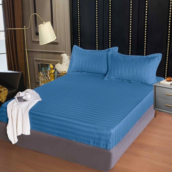 Cearsaf cu Elastic 160x200 cm – Damasc Finetat, 70% Bumbac, 2 Fete de Perna 55x80 cm, Albastru – Confort Premium si Fixare Perfecta [1]