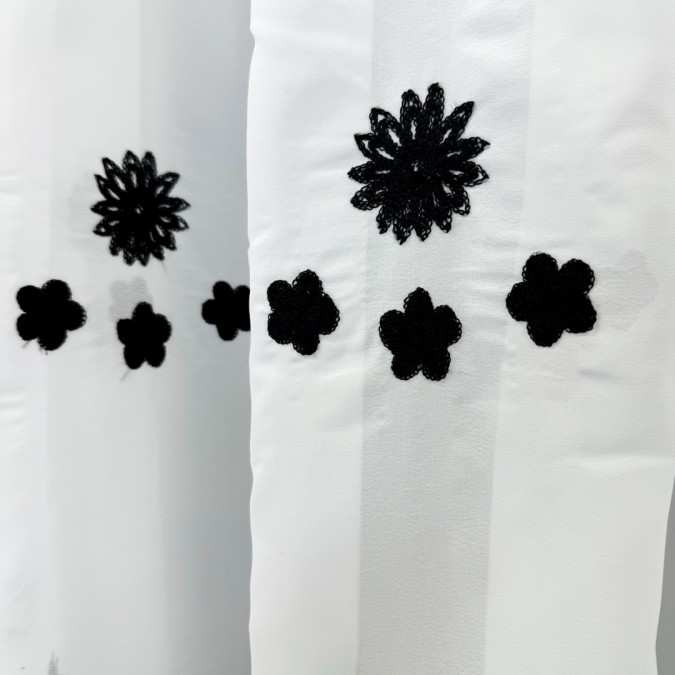Perdea Crina din Voal Brodat - LA COMANDA pe dimensiunile tale, model cu flori negre, Alb