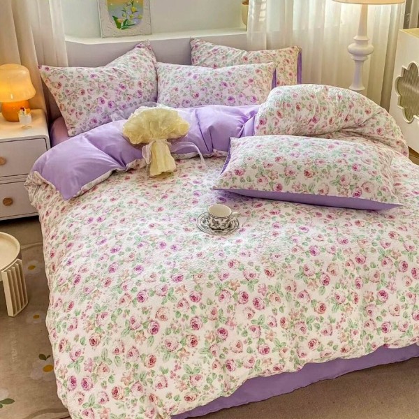 Lenjerie pat 140x200cm,  Soft Touch CREPONAT DELUXE, 4 piese, cu ELASTIC, Lila, floricele [1]