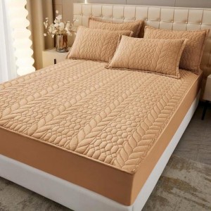 Husã matlasatã tip topper din catifea, 160x200cm + 2 fete de perna 50x70cm, cappuccino Husã matlasatã tip topper din catifea, 160x200cm + 2 fete de perna 50x70cm, cappuccino